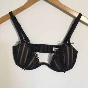 Victoria’s Secret Lace Underwire Bra with Zippers